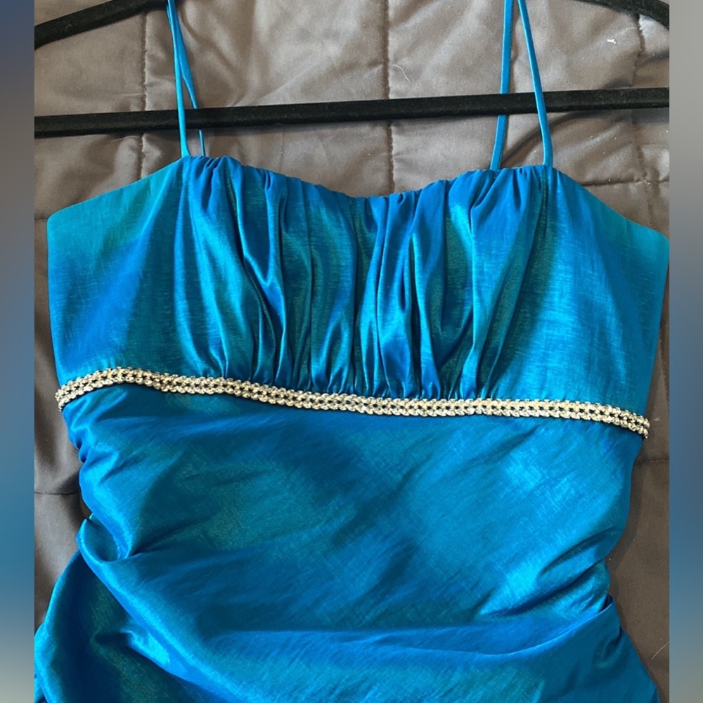 Grad dress - Picture 4 of 4